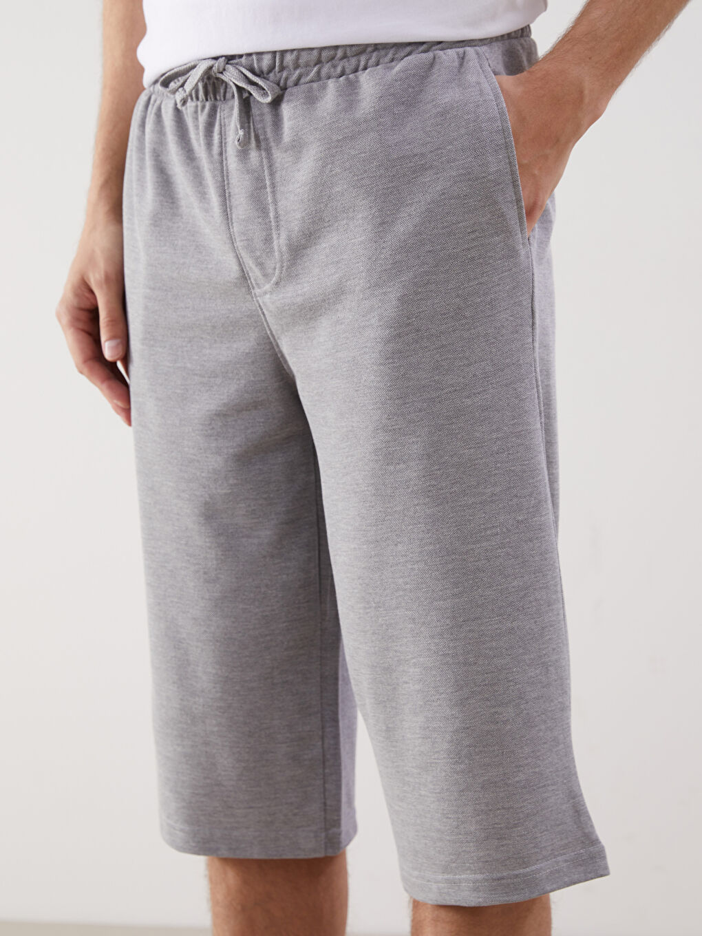 Gri Standart Kalıp Beli Bağlama Detaylı Erkek Şort-3