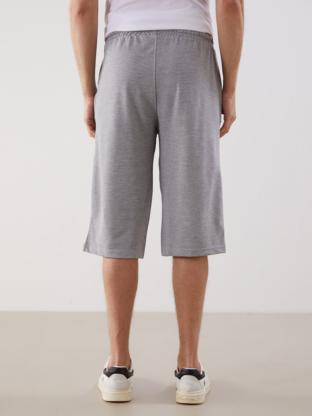 Gri Standart Kalıp Beli Bağlama Detaylı Erkek Şort-4