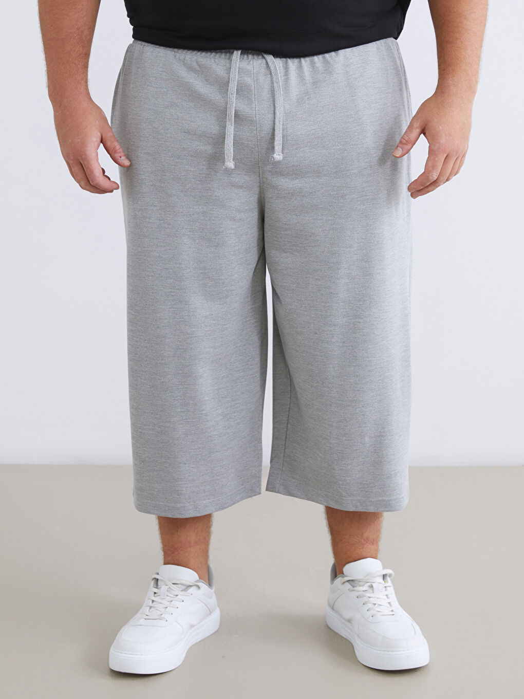 Gri Standart Kalıp Beli Bağlama Detaylı Erkek Şort-5