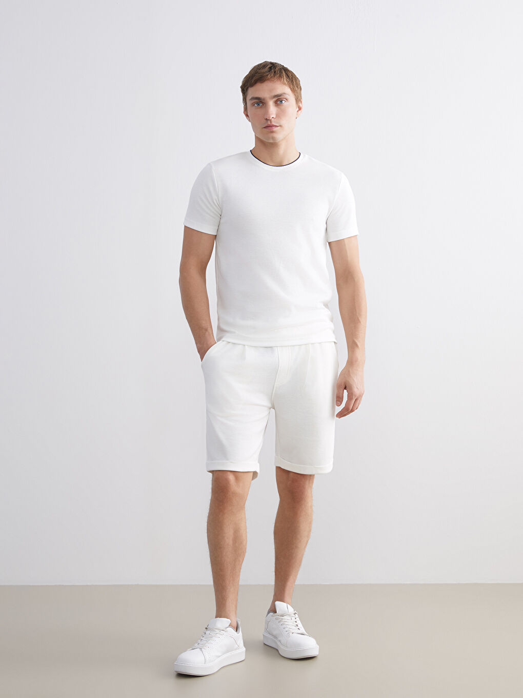 Ekru Standart Kalıp Erkek Şort-1