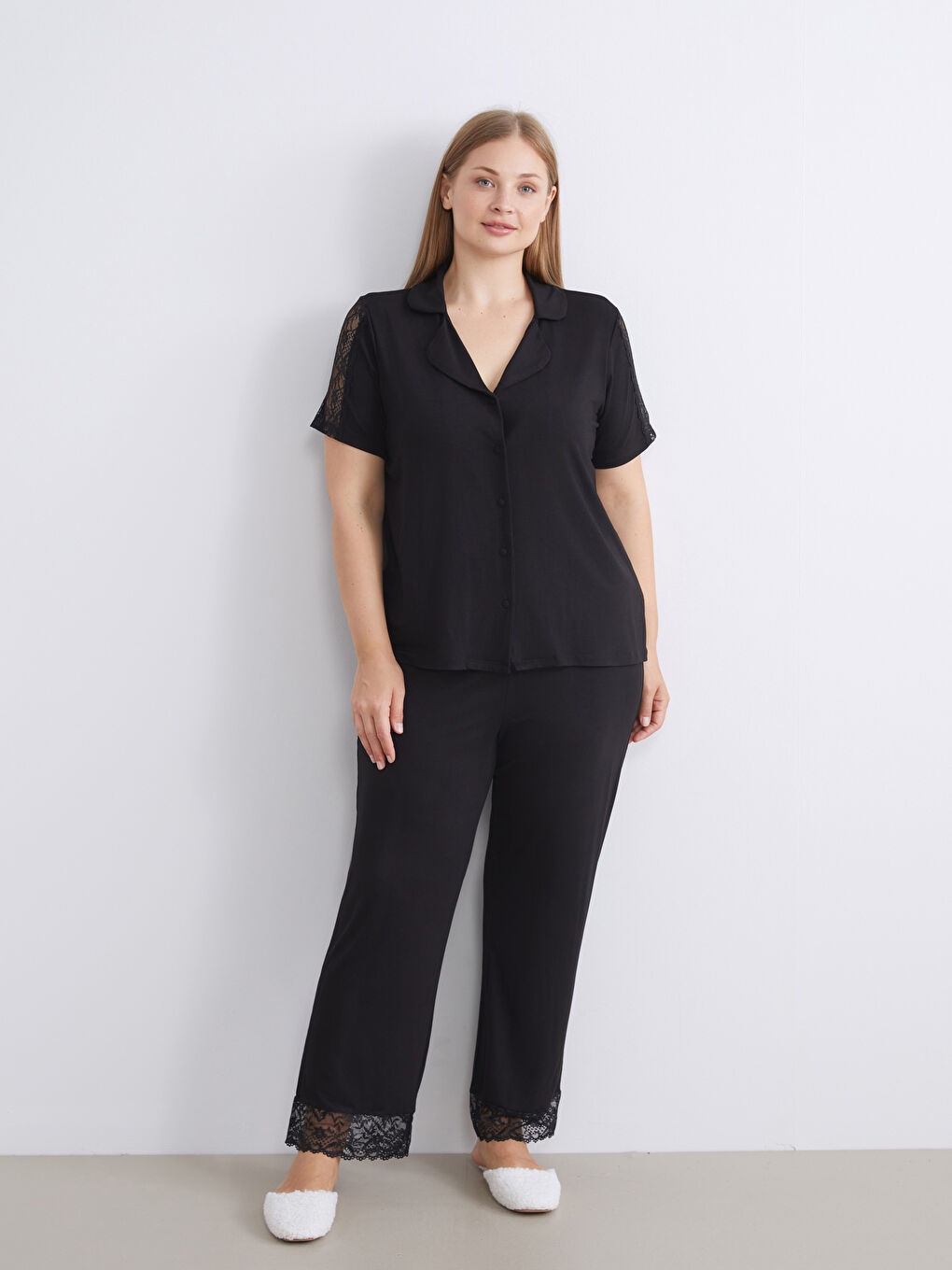 Siyah Gömlek Yaka Dantel Detaylı Kadın Pijama Takımı-1