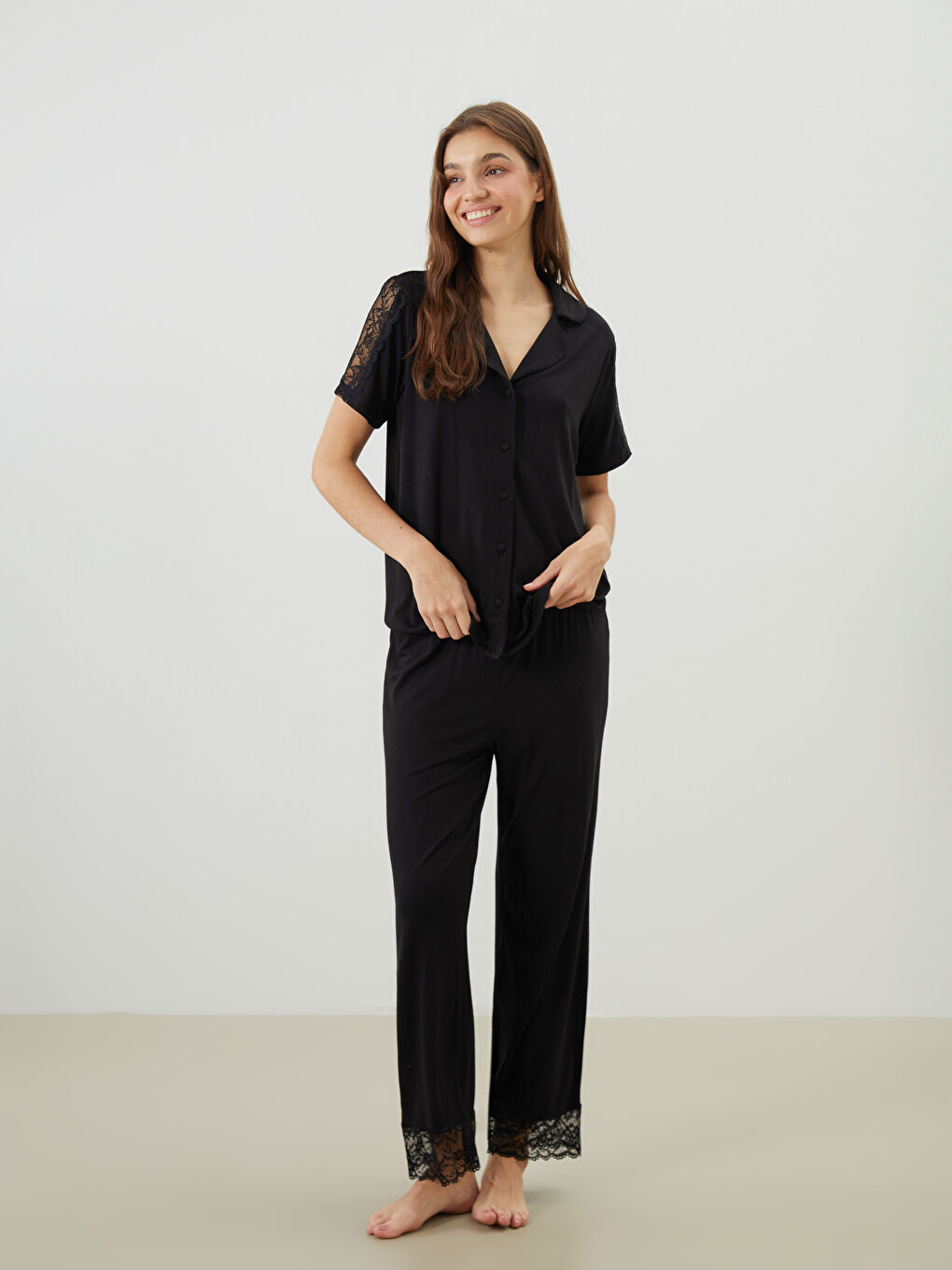 Siyah Gömlek Yaka Dantel Detaylı Kadın Pijama Takımı-2