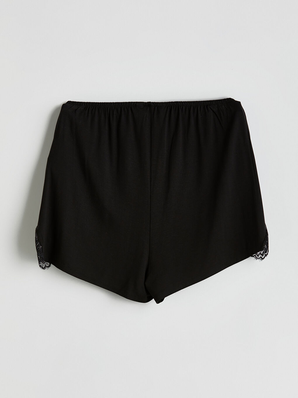 Siyah V Yaka Dantelli Askılı Kadın Şortlu Pijama Takımı-8