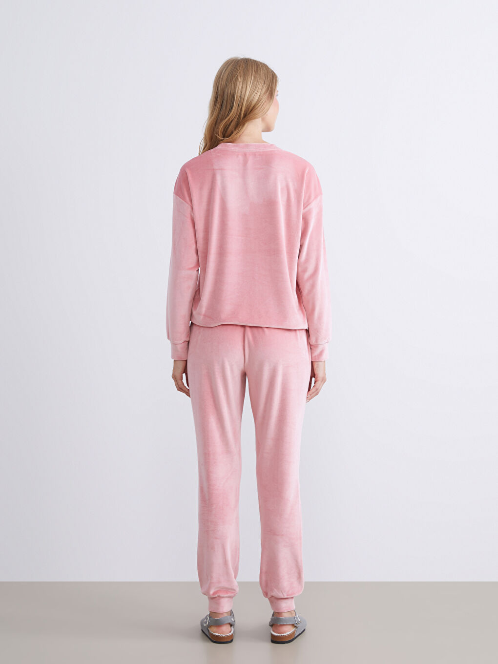 Crew Neck Embroidered Women's Velvet Pyjama Set-3