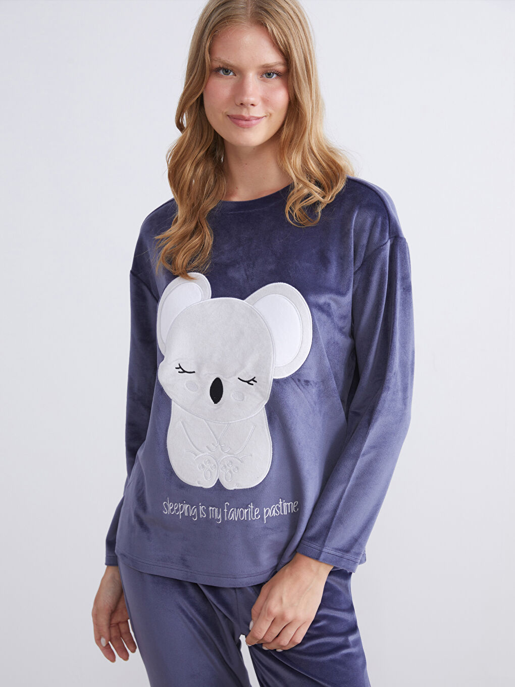 Mor Bisiklet Yaka Nakışlı Kadife Kadın Pijama Üstü