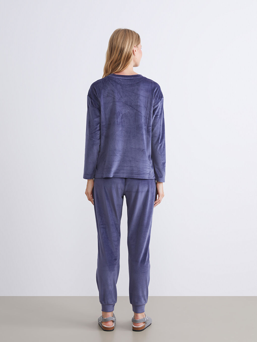 Crew Neck Embroidered Long Sleeve Velvet Women's Pajamas Set-6