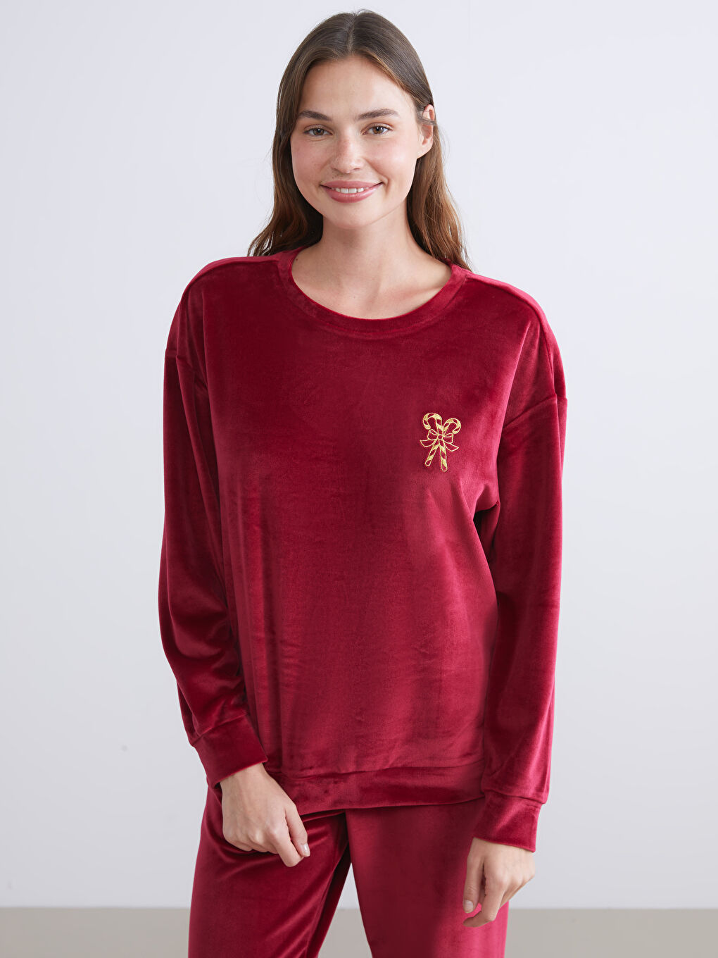 Crew Neck Embroidered Women's Velvet Pyjama Set-1