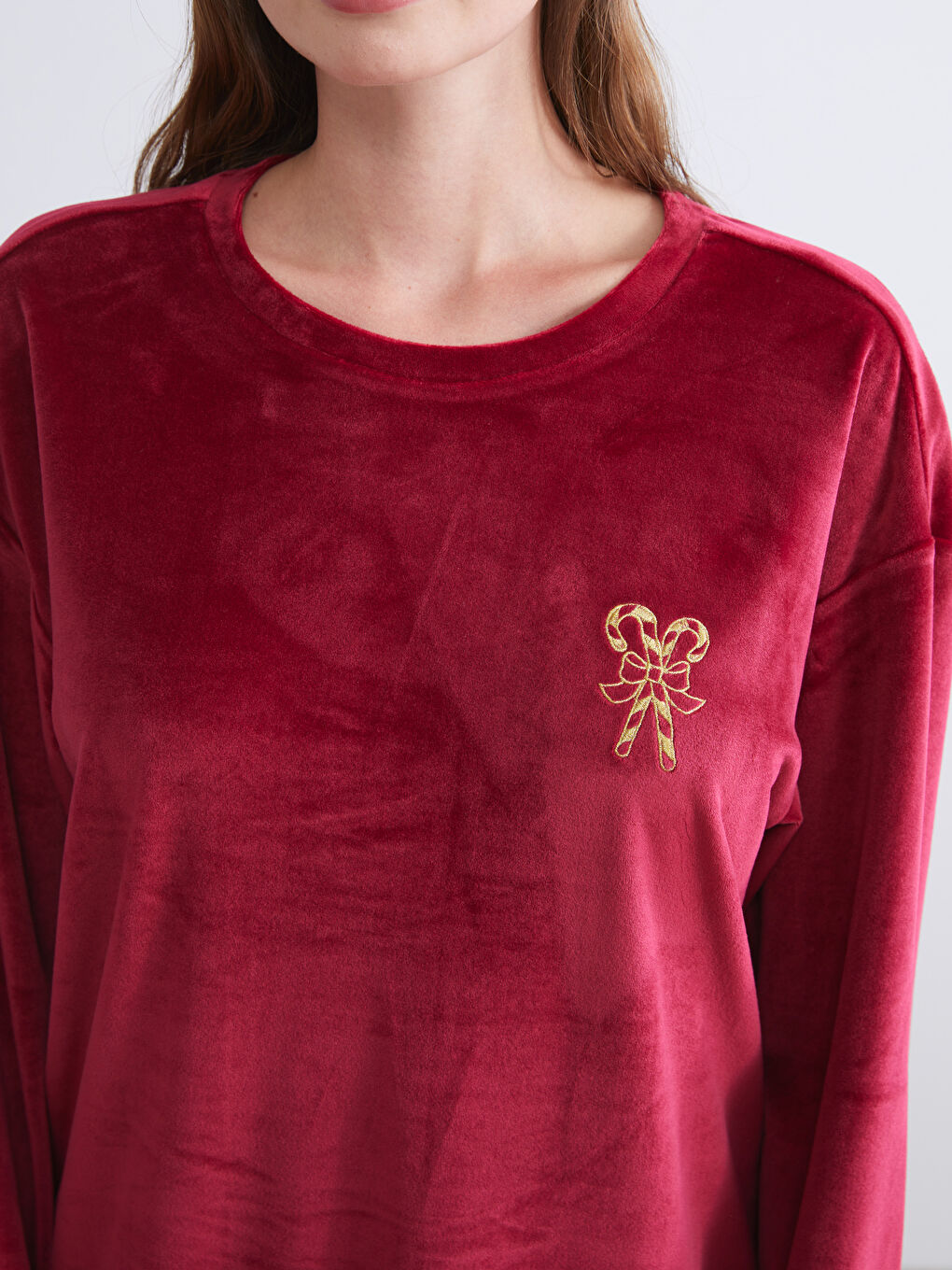 Crew Neck Embroidered Women's Velvet Pyjama Set-2