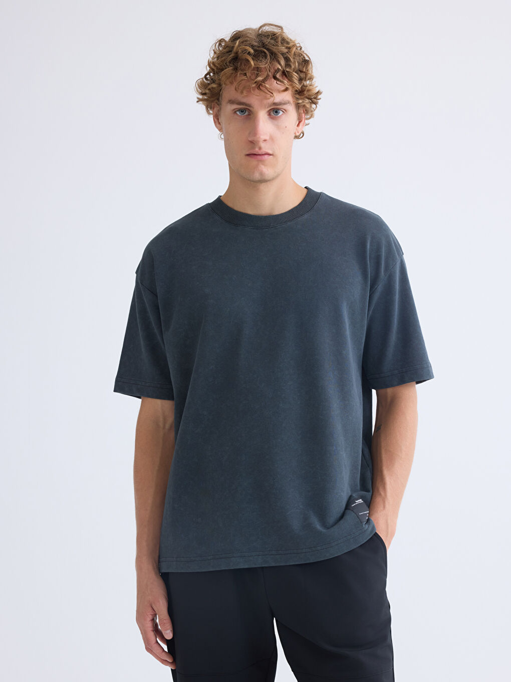 سويت شيرت كم قصير بياقة دائرية للرجال-1