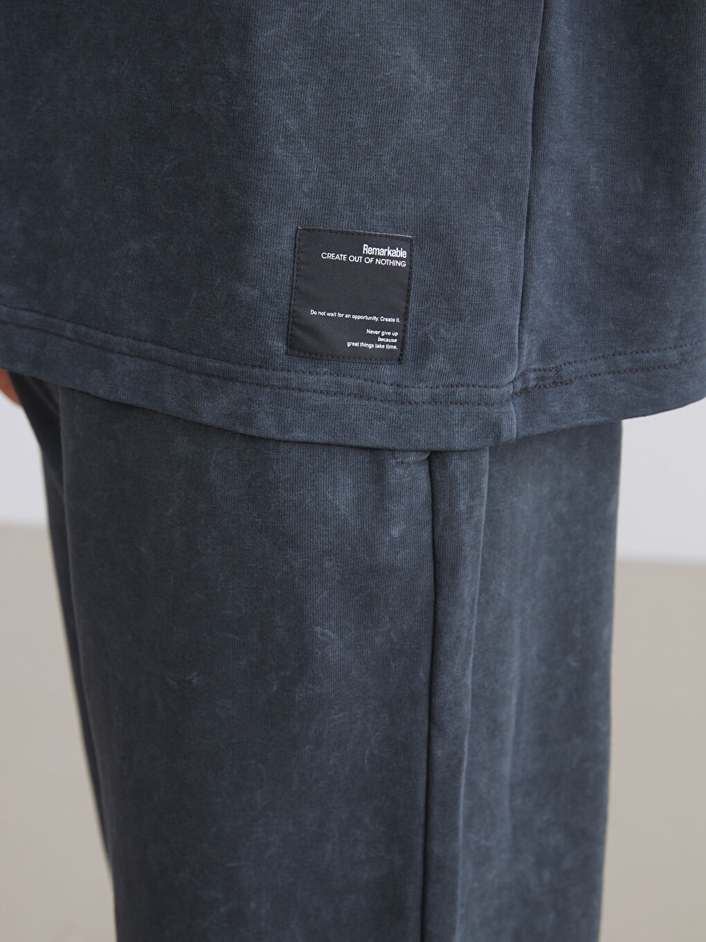 سويت شيرت كم قصير بياقة دائرية للرجال-4