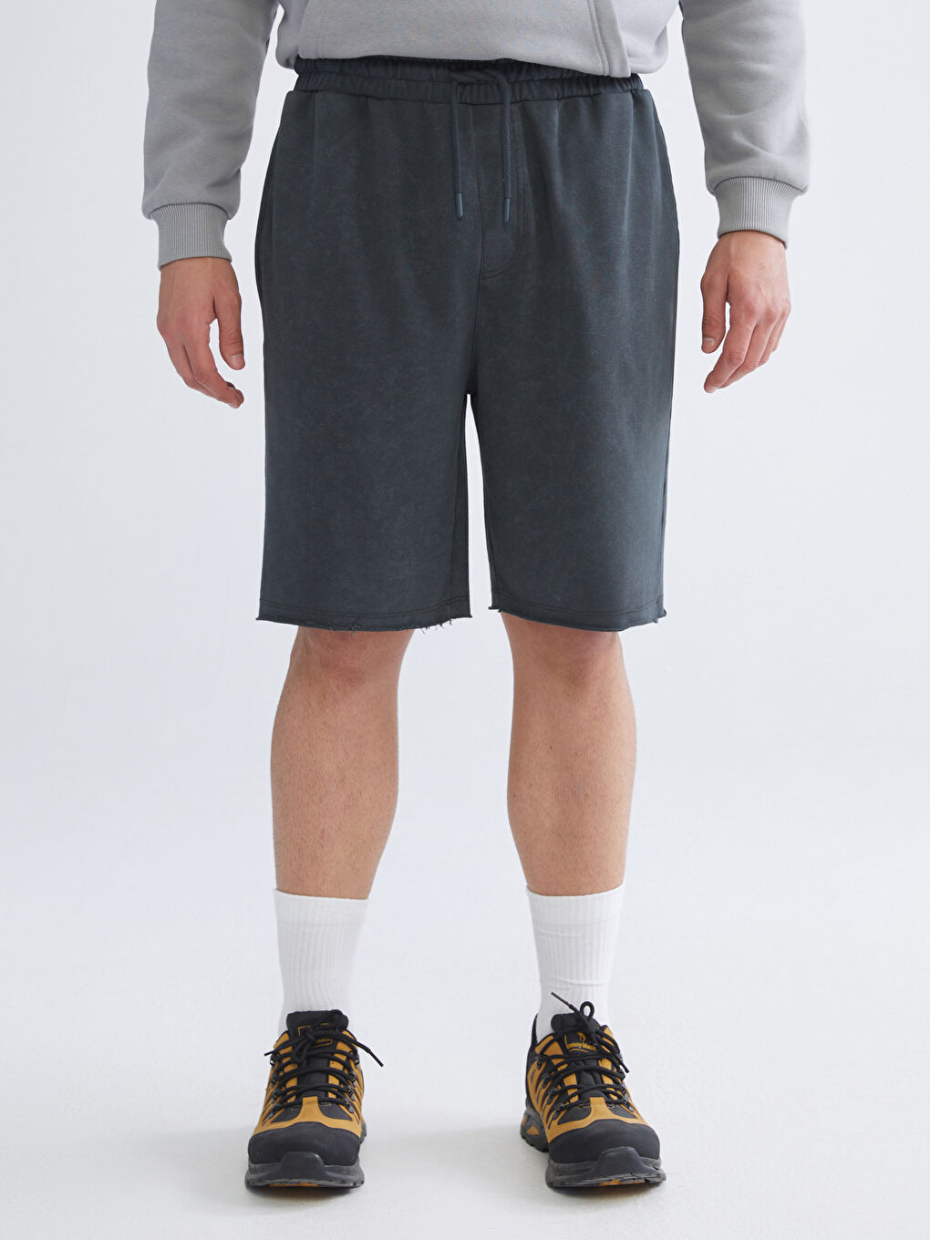 Antrasit Rahat Kalıp Erkek Şort-1