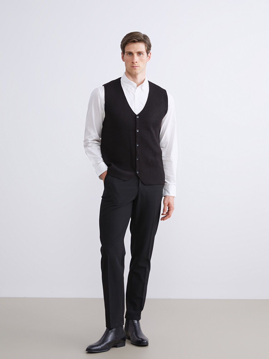 Siyah Standart Kalıp V Yaka Erkek Triko Yelek-2