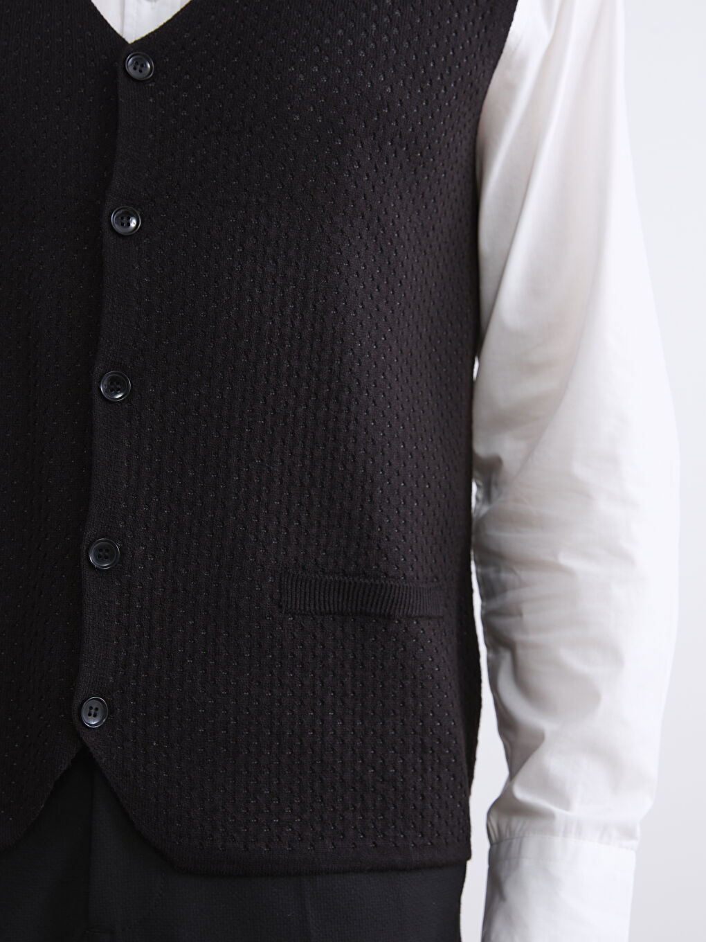 Siyah Standart Kalıp V Yaka Erkek Triko Yelek-4