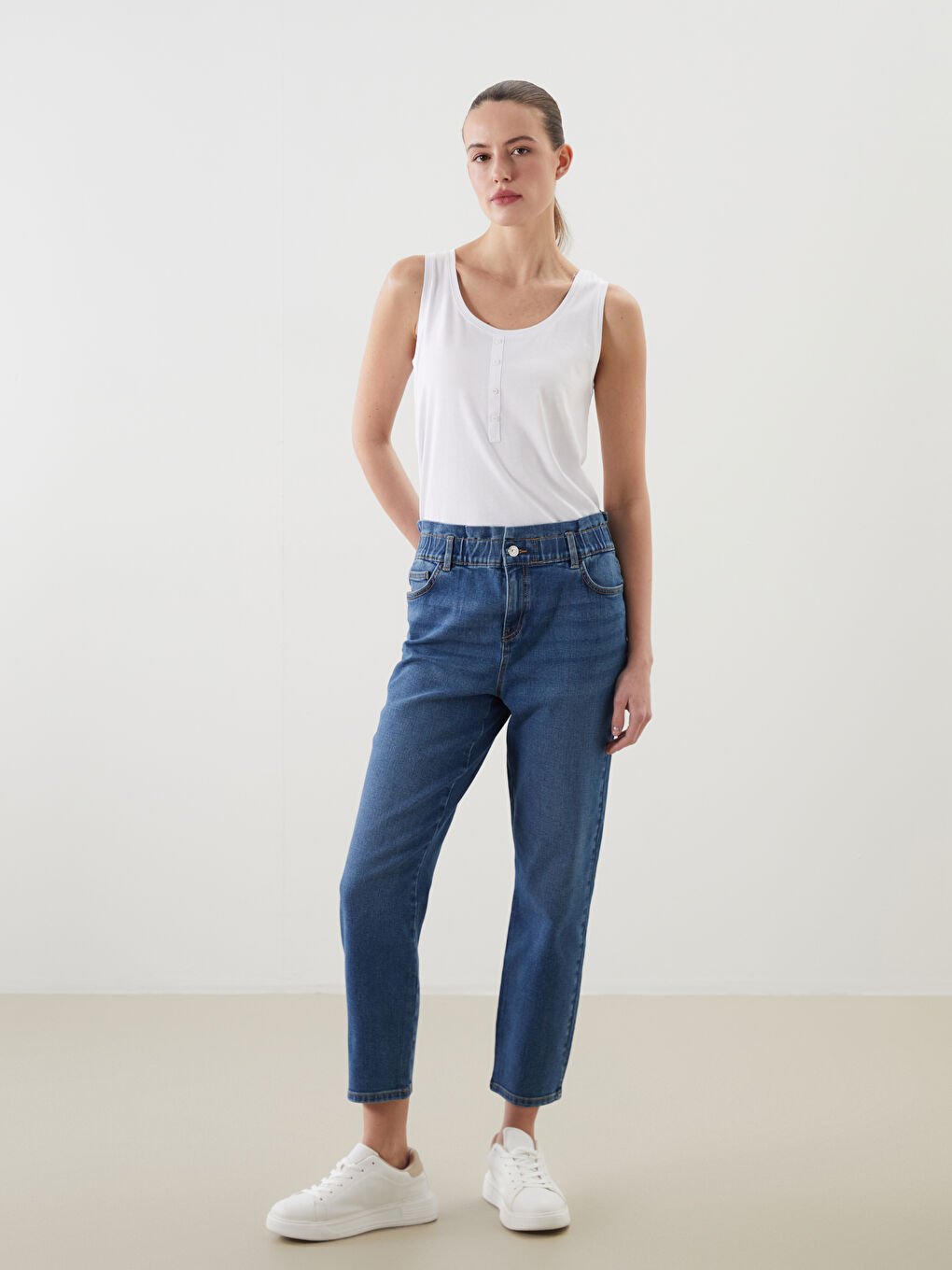 LCWAIKIKI Classic Elasticated Waist Slim Mom Women's Jeans -W52388Z8-H45