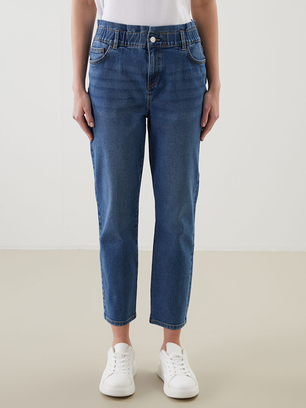 LCWAIKIKI Classic Elasticated Waist Slim Mom Women's Jeans -W52388Z8-H45