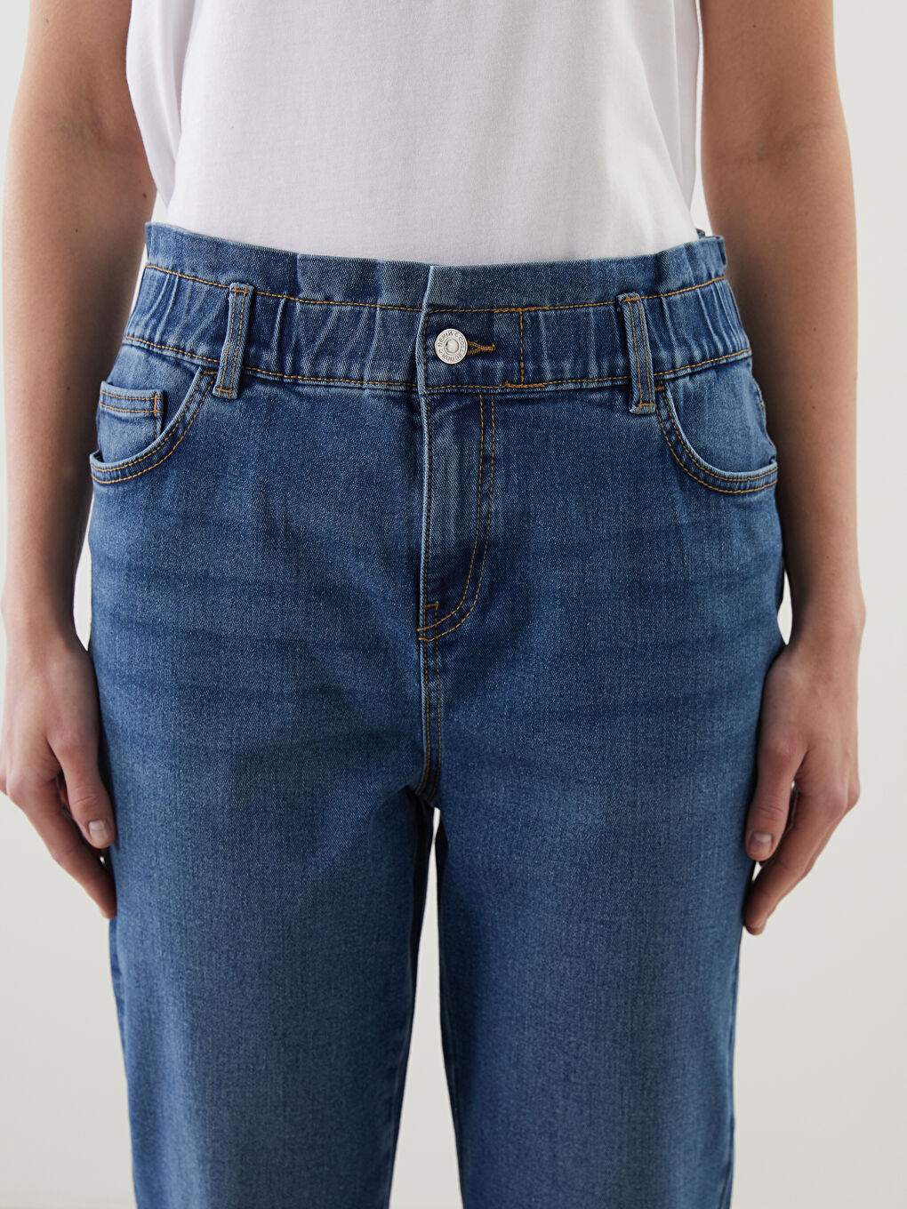 LCWAIKIKI Classic Elasticated Waist Slim Mom Women's Jeans -W52388Z8-H45
