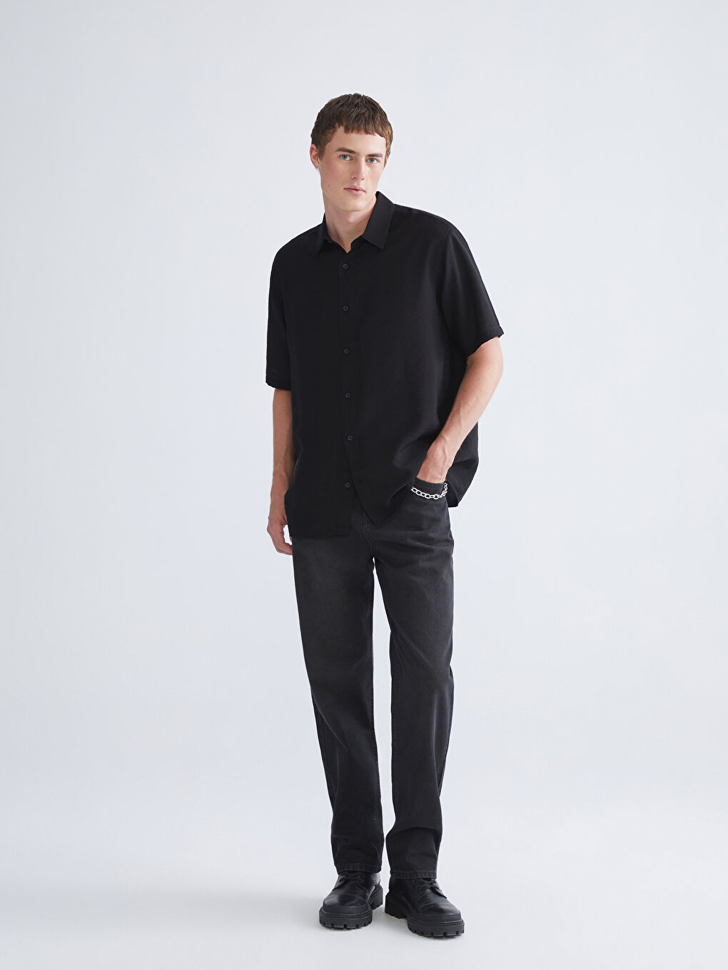 Siyah Regular Fit Kısa Kollu Viskon Erkek Gömlek-1