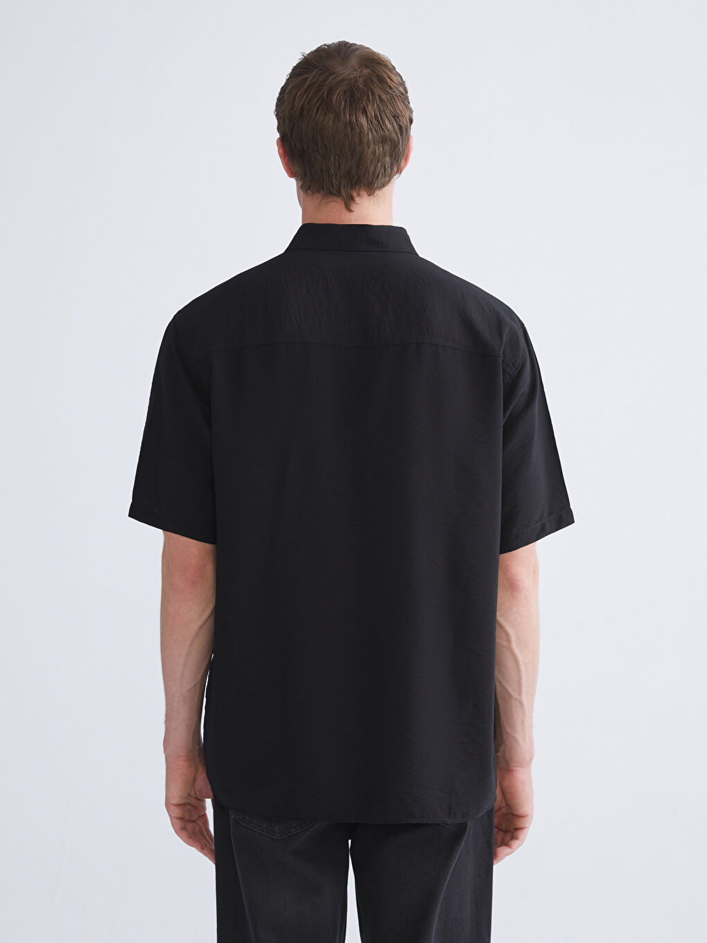 Siyah Regular Fit Kısa Kollu Viskon Erkek Gömlek-3