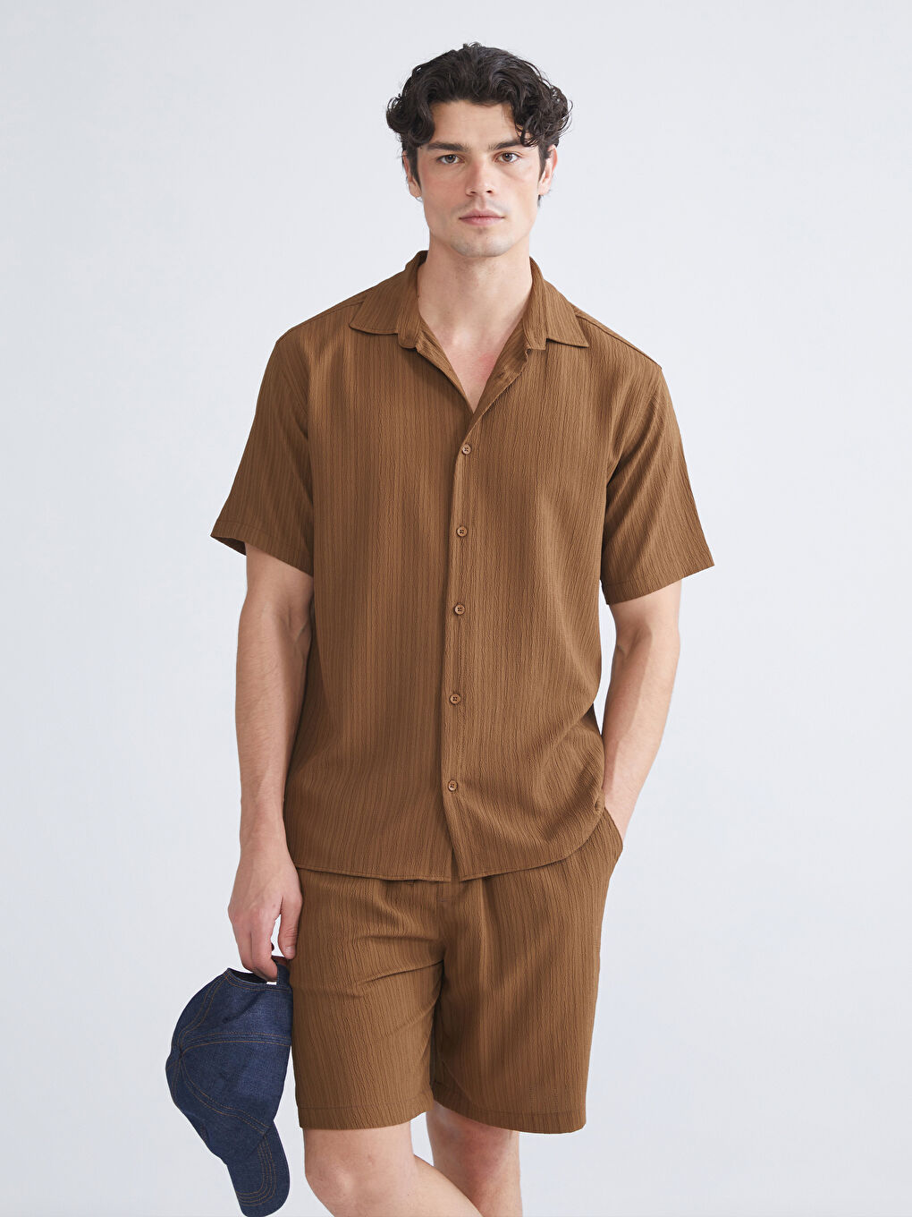 Kahverengi Rahat Kalıp Kısa Kollu Erkek Gömlek