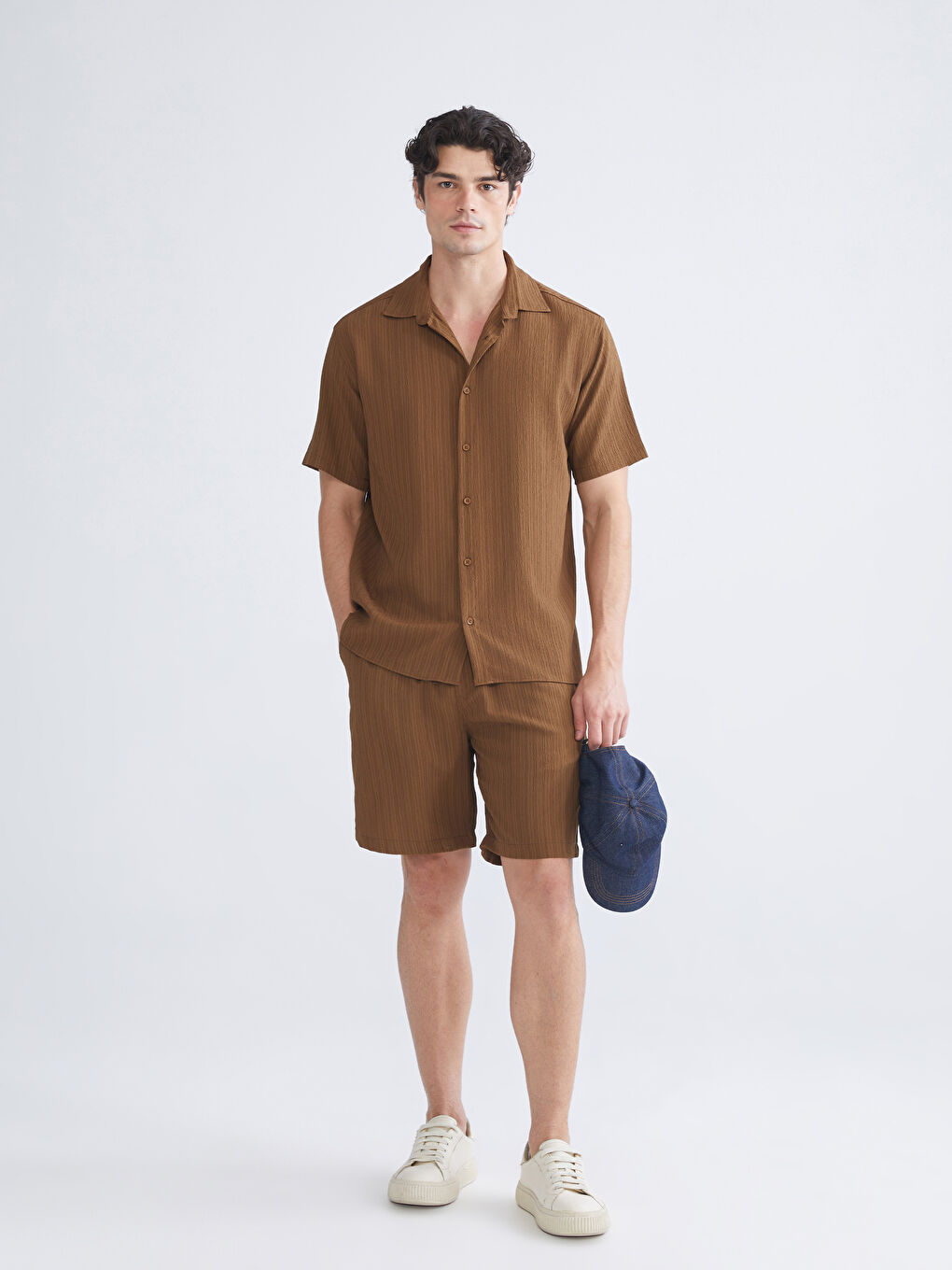 Kahverengi Rahat Kalıp Kısa Kollu Erkek Gömlek-1