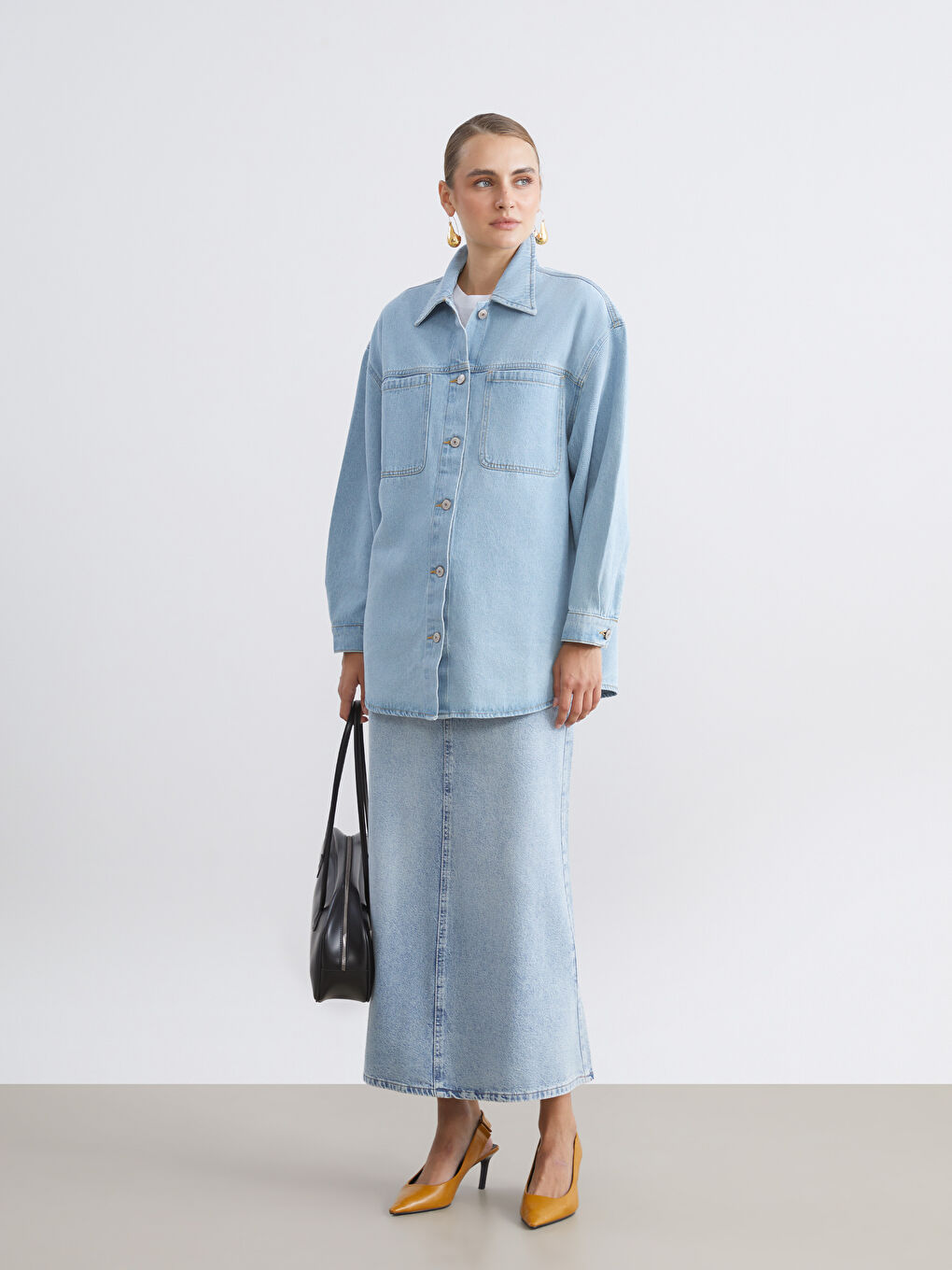 جاكيت دِنيم برقبة بياقة للسيدات-1