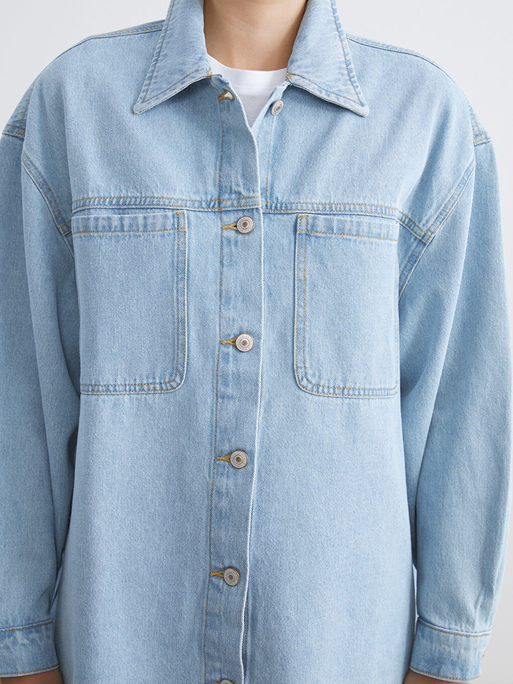 جاكيت دِنيم برقبة بياقة للسيدات-2