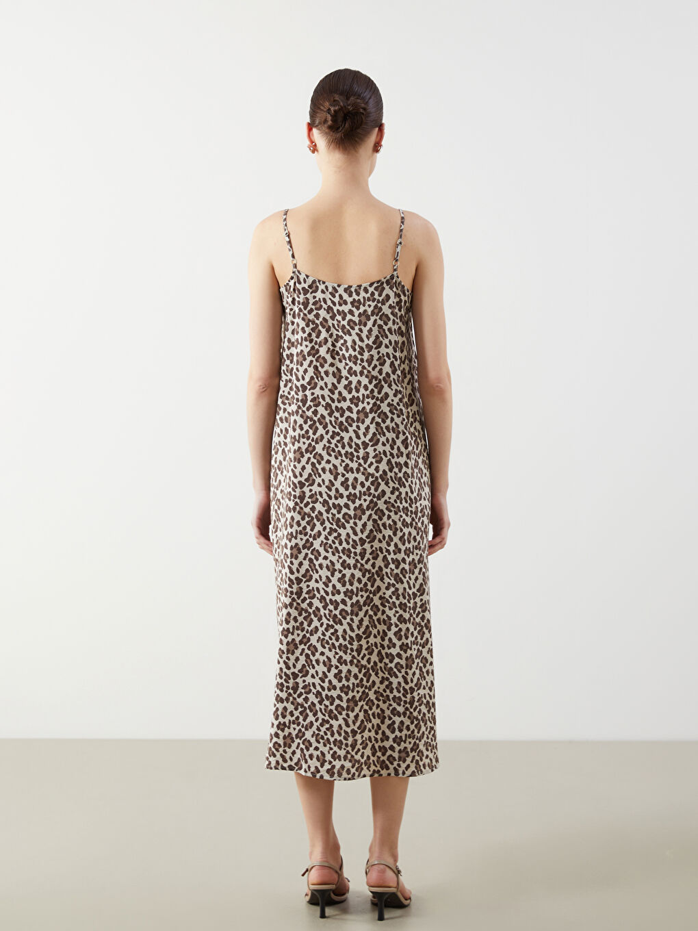 LCW Comfort V Neck Leopard Print Dress -W52422Z8-LQY