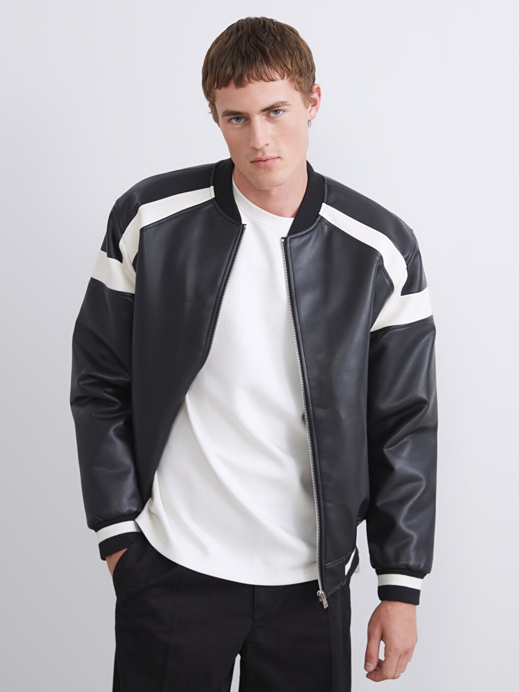 Siyah Standart Kalıp Kolej Yaka Erkek Deri Görünümlü Ceket-1