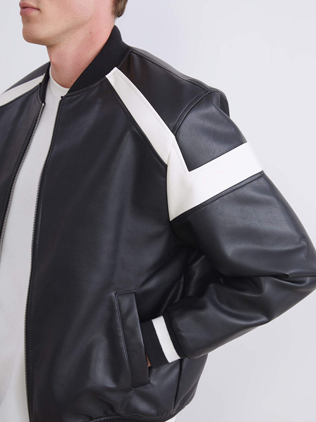 Siyah Standart Kalıp Kolej Yaka Erkek Deri Görünümlü Ceket-3