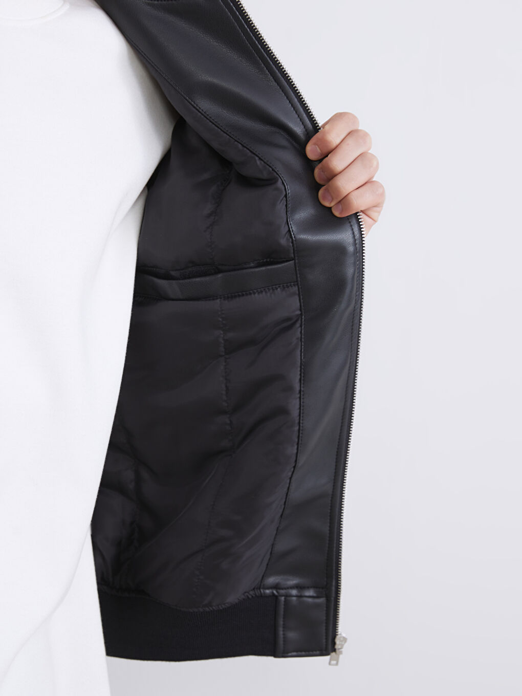 Siyah Standart Kalıp Kolej Yaka Erkek Deri Görünümlü Ceket-4