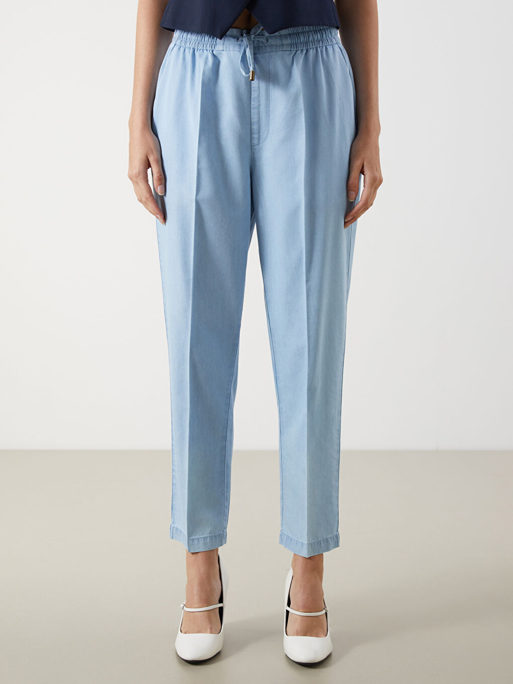 LCW Comfort جينز نساء بقصة كاروت فيت وخصر مطاطي -W52438Z8-311