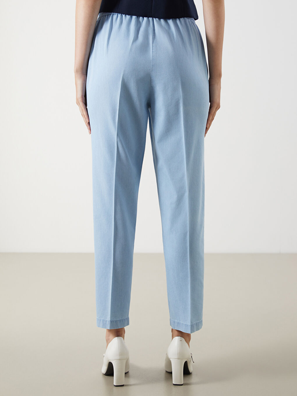 LCW Comfort جينز نساء بقصة كاروت فيت وخصر مطاطي -W52438Z8-311