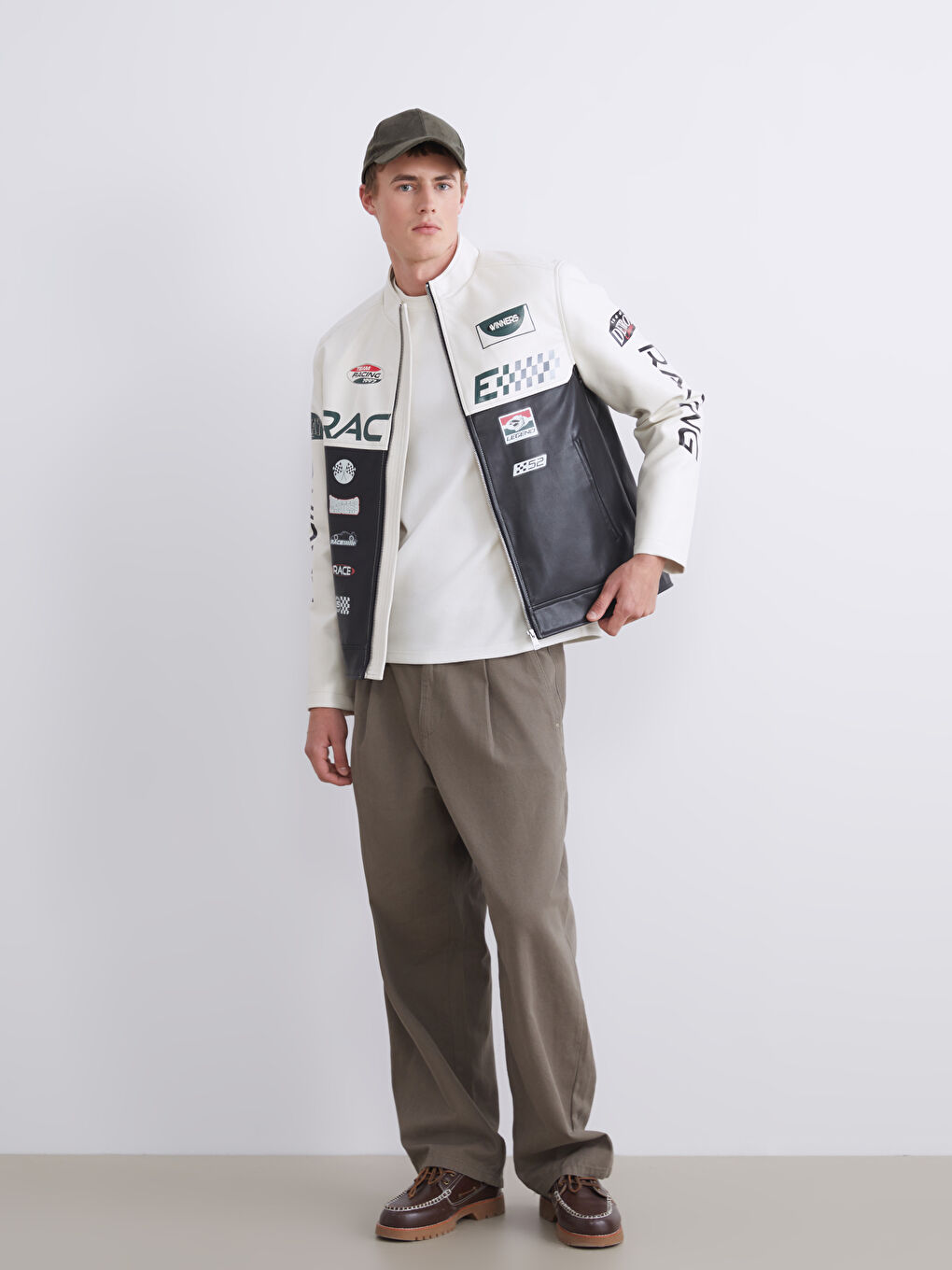 Siyah Standart Kalıp Dik Yaka Erkek Deri Görünümlü Mont-1