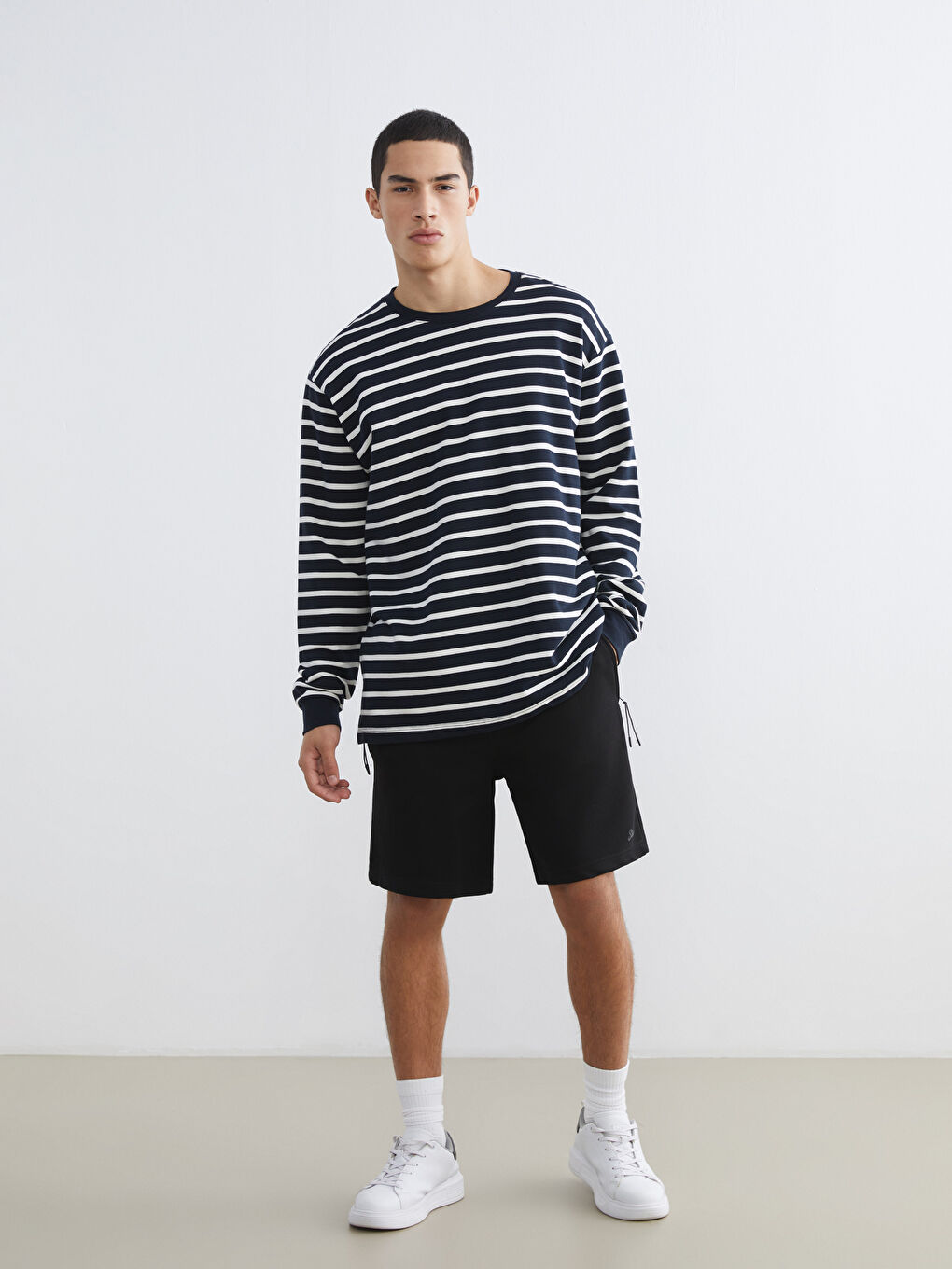 شورتات للرجال بقصة عادية-1