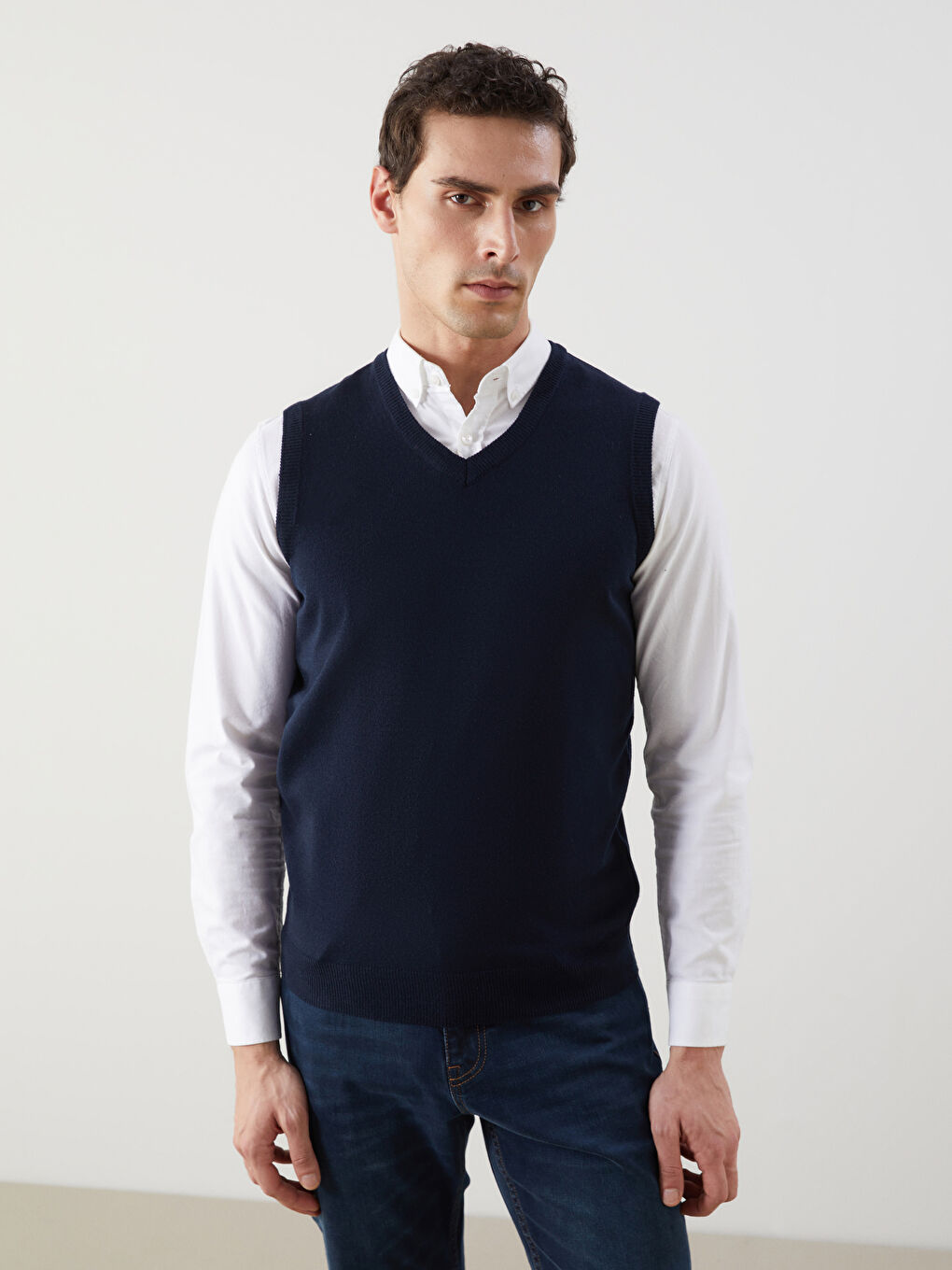 LCWAIKIKI Classic V-Neck Men's Knitwear Waistcoat -W52466Z8-RFH