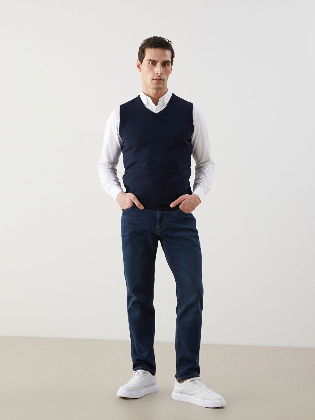 LCWAIKIKI Classic V-Neck Men's Knitwear Waistcoat -W52466Z8-RFH