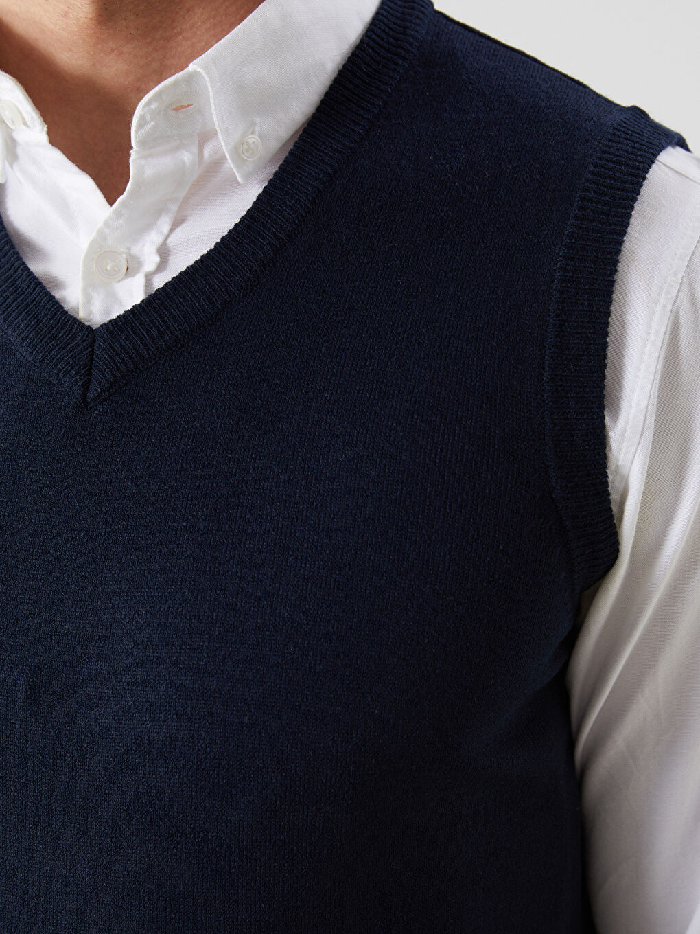 LCWAIKIKI Classic V-Neck Men's Knitwear Waistcoat -W52466Z8-RFH