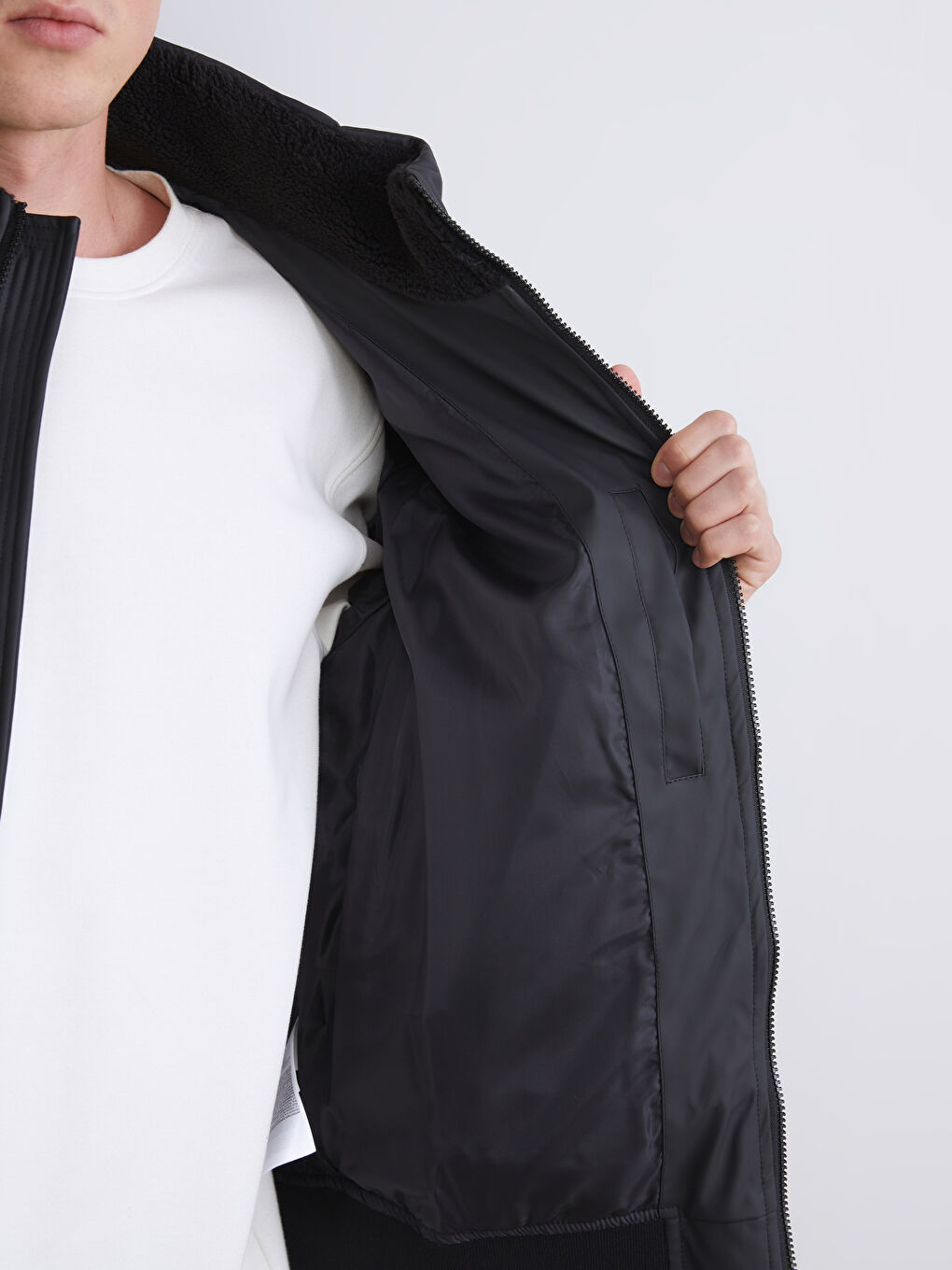 Siyah Dik Yaka Erkek Deri Görünümlü Şişme Mont-2