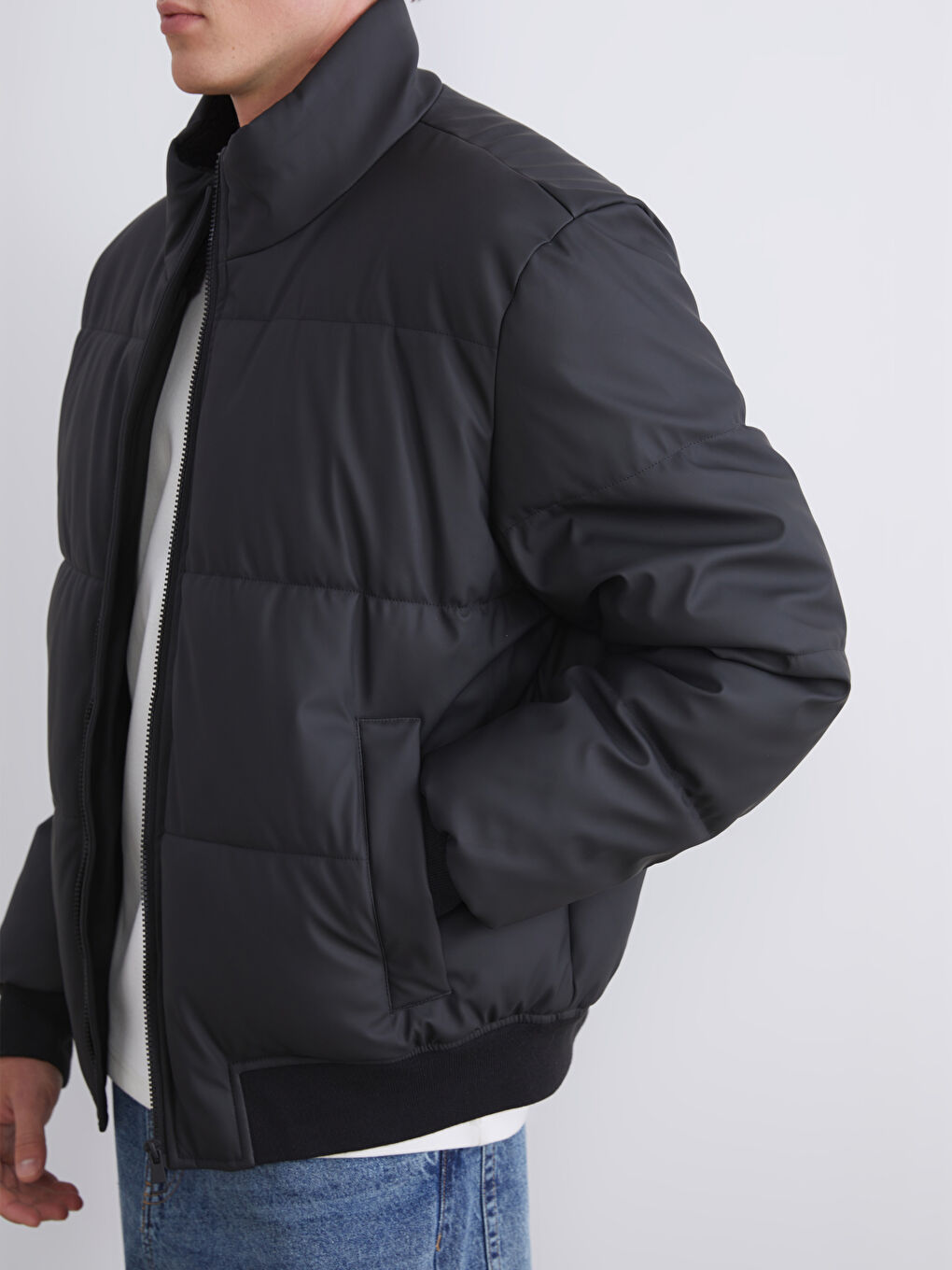 Siyah Dik Yaka Erkek Deri Görünümlü Şişme Mont-3