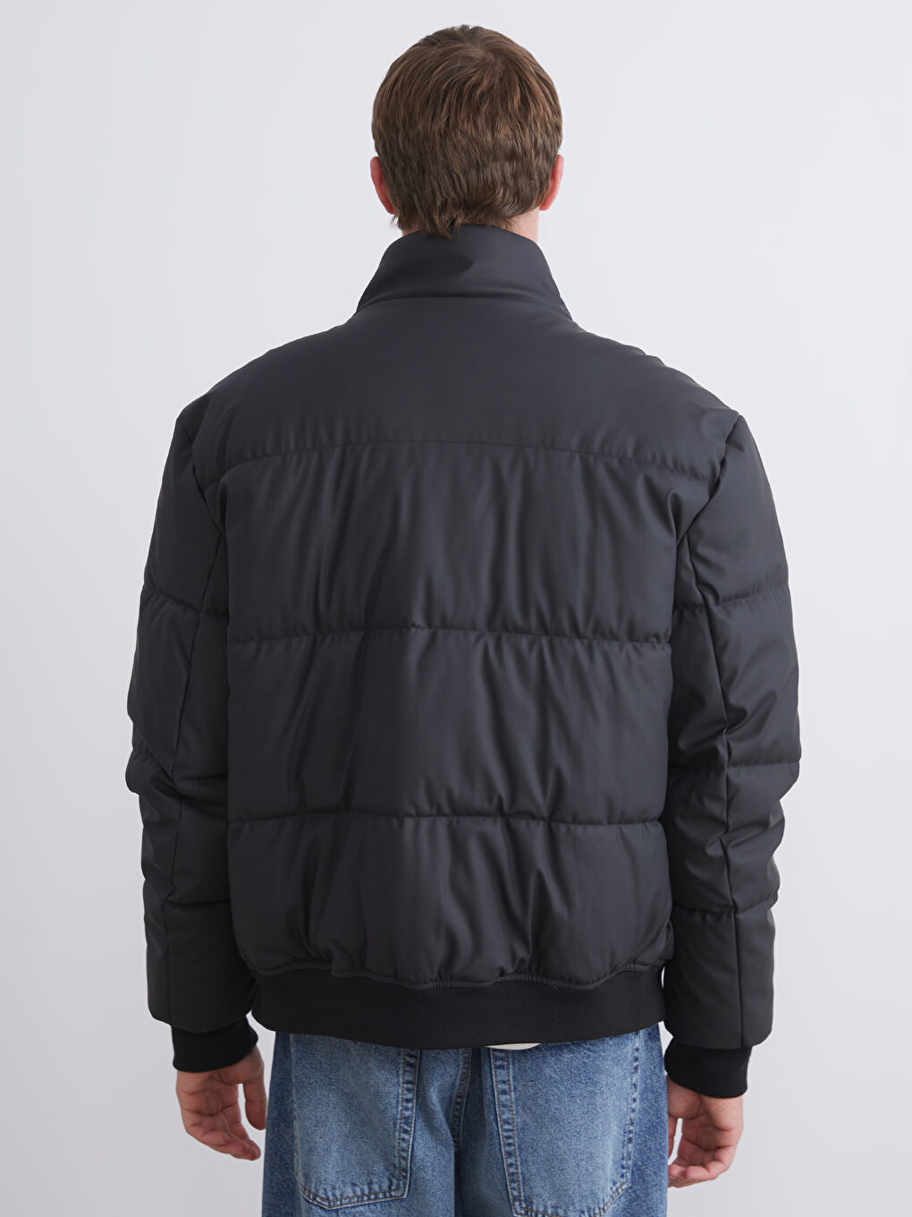 Siyah Dik Yaka Erkek Deri Görünümlü Şişme Mont-4