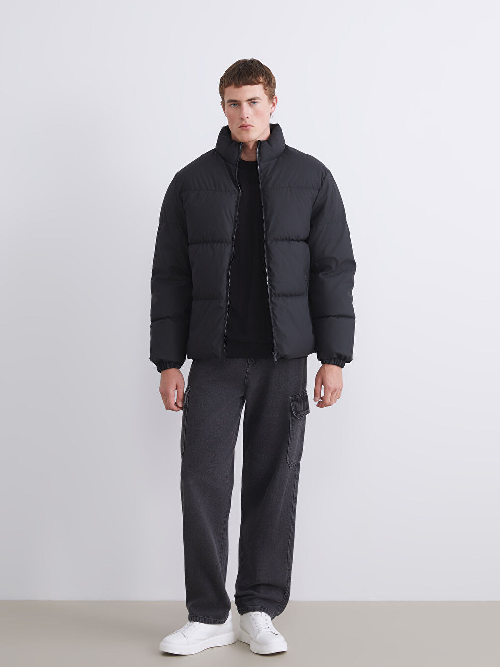 Siyah Rahat Kalıp Dik Yaka Erkek Şişme Mont-1