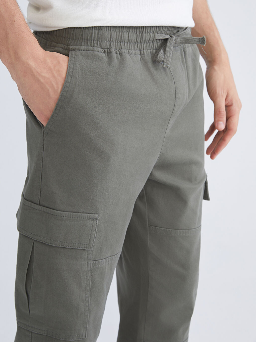 Standard Fit Twill Men's Cargo Trousers-4