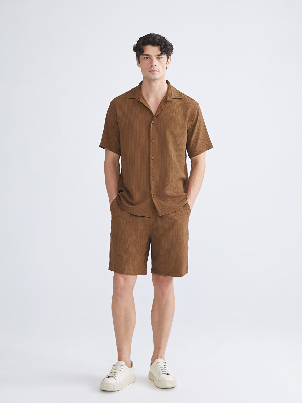 Kahverengi Rahat Kalıp Erkek Şort