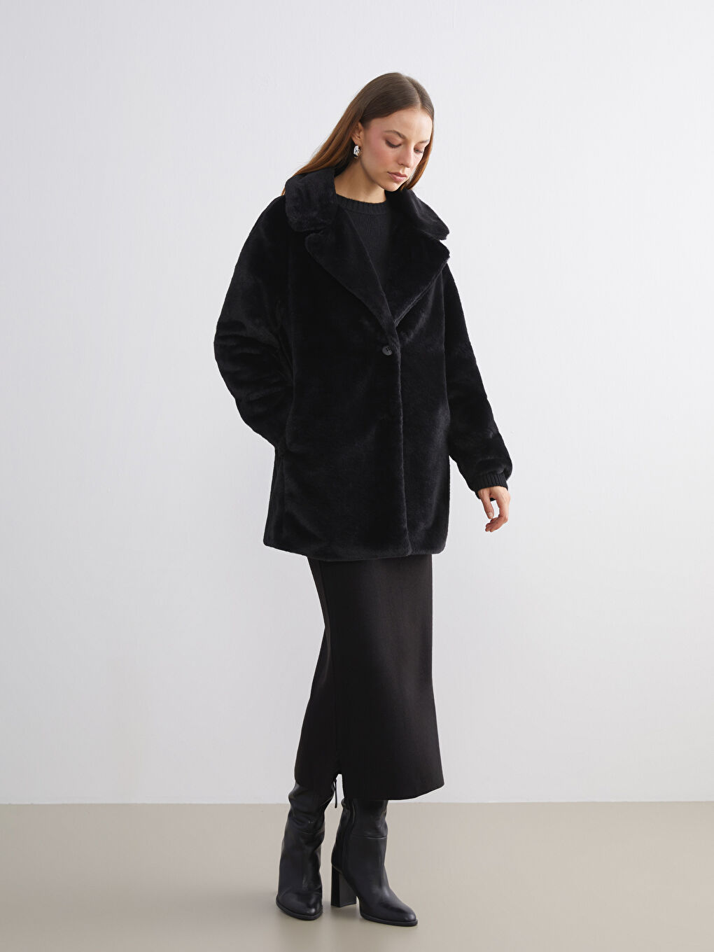 Siyah Ceket Yaka Kadın Kürk Kaban-1