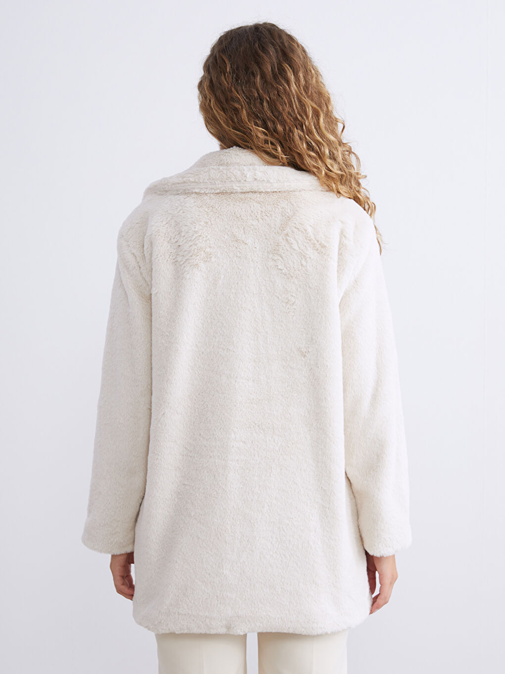 Bej Ceket Yaka Kadın Kürk Kaban-4