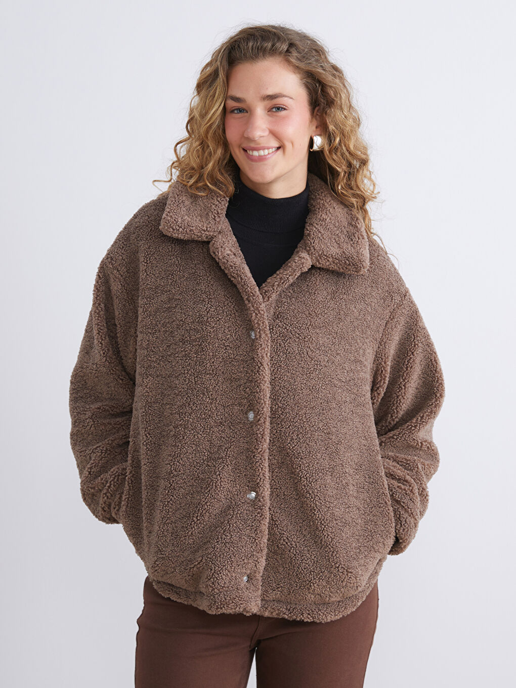 Kahverengi Gömlek Yaka Oversize Kadın Pelüş Mont-2