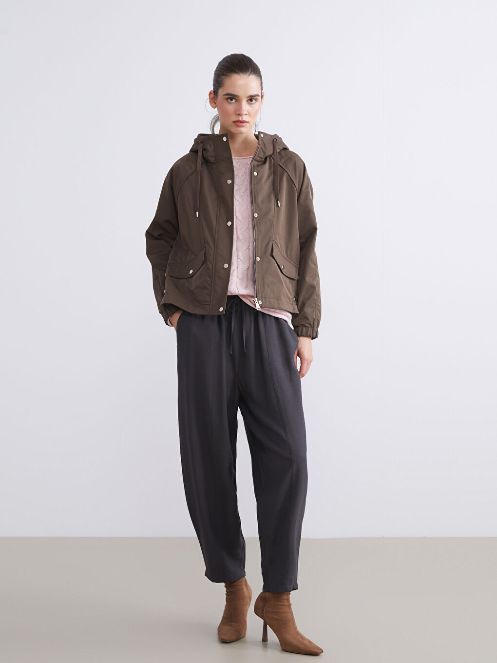 Kahverengi Kapüşonlu Oversize Kadın Yağmurluk-1