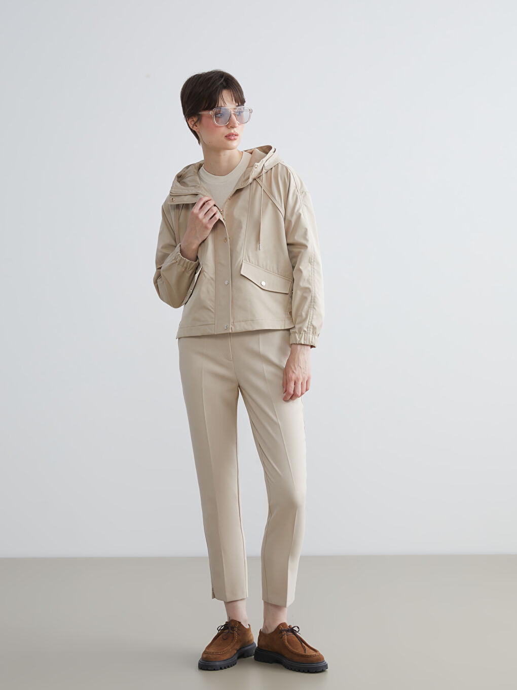 Bej Kapüşonlu Oversize Kadın Yağmurluk-1