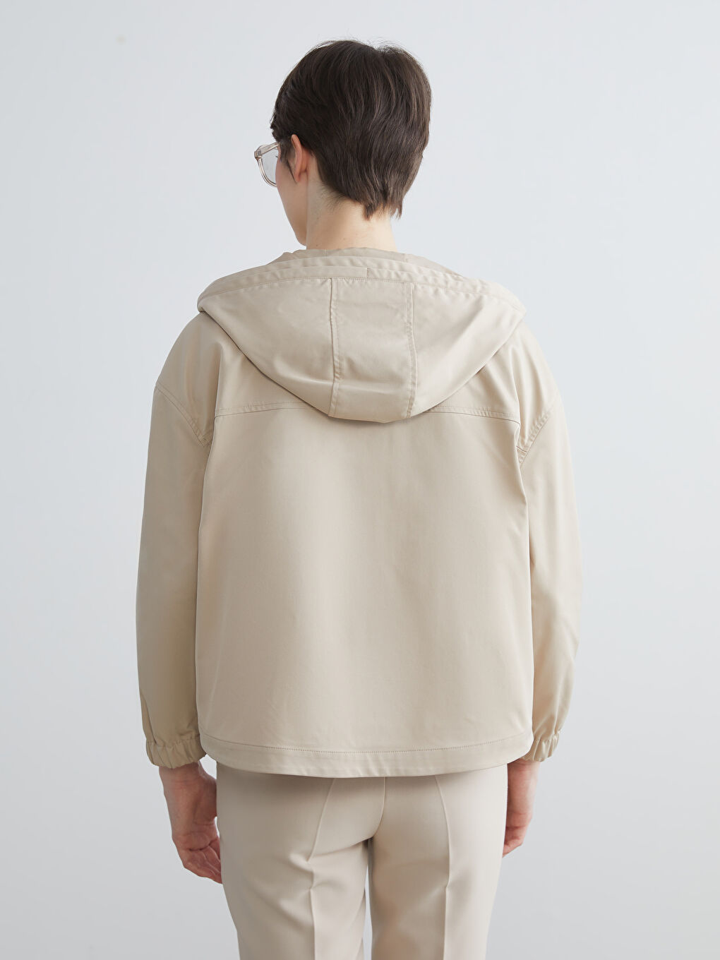 Bej Kapüşonlu Oversize Kadın Yağmurluk-4