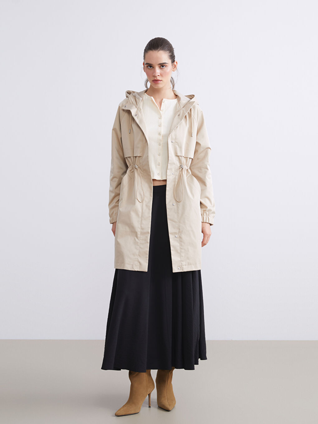 Bej Kapüşonlu Kadın Trençkot-1